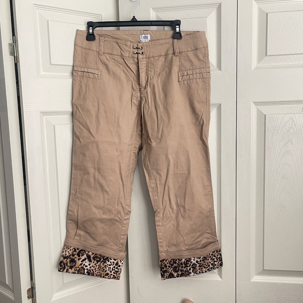 Cache Women's Tan Crop Capri Pants Animal Print Size 10. #274